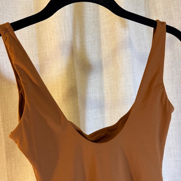 ✨ SKIMS Essential Mock Neck Cowl Bodysuit – Size S ✨ - Picture 6 of 9